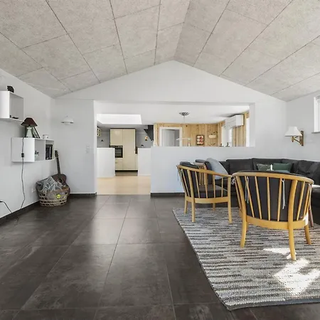 Semesterbostad Svante - 300m From The Sea By Interhome *